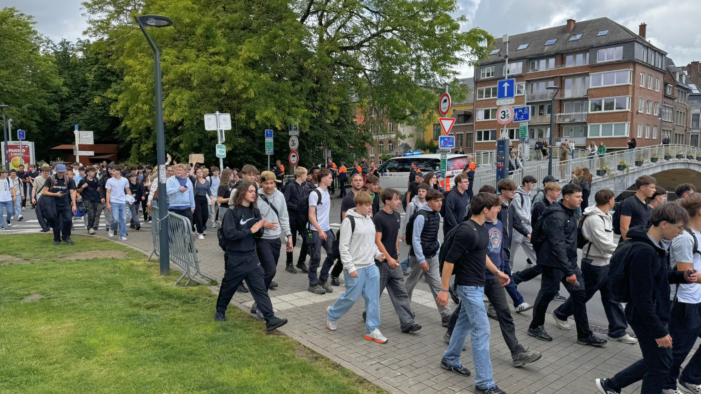 Namur : les étudiants prennent la rue 2 334
