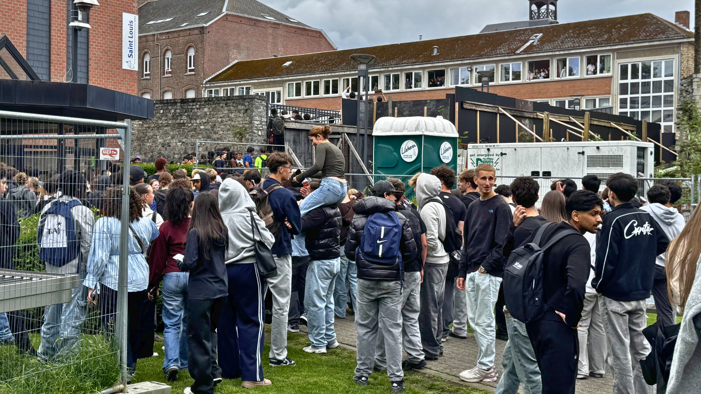 Namur : les étudiants prennent la rue 5 337